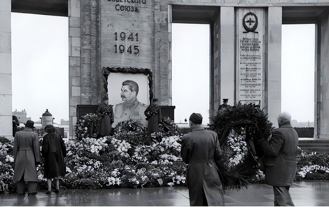 斯大林葬礼时，周总理罕见向苏联提出一要求：放我们一人回国
 
1953年3月，斯