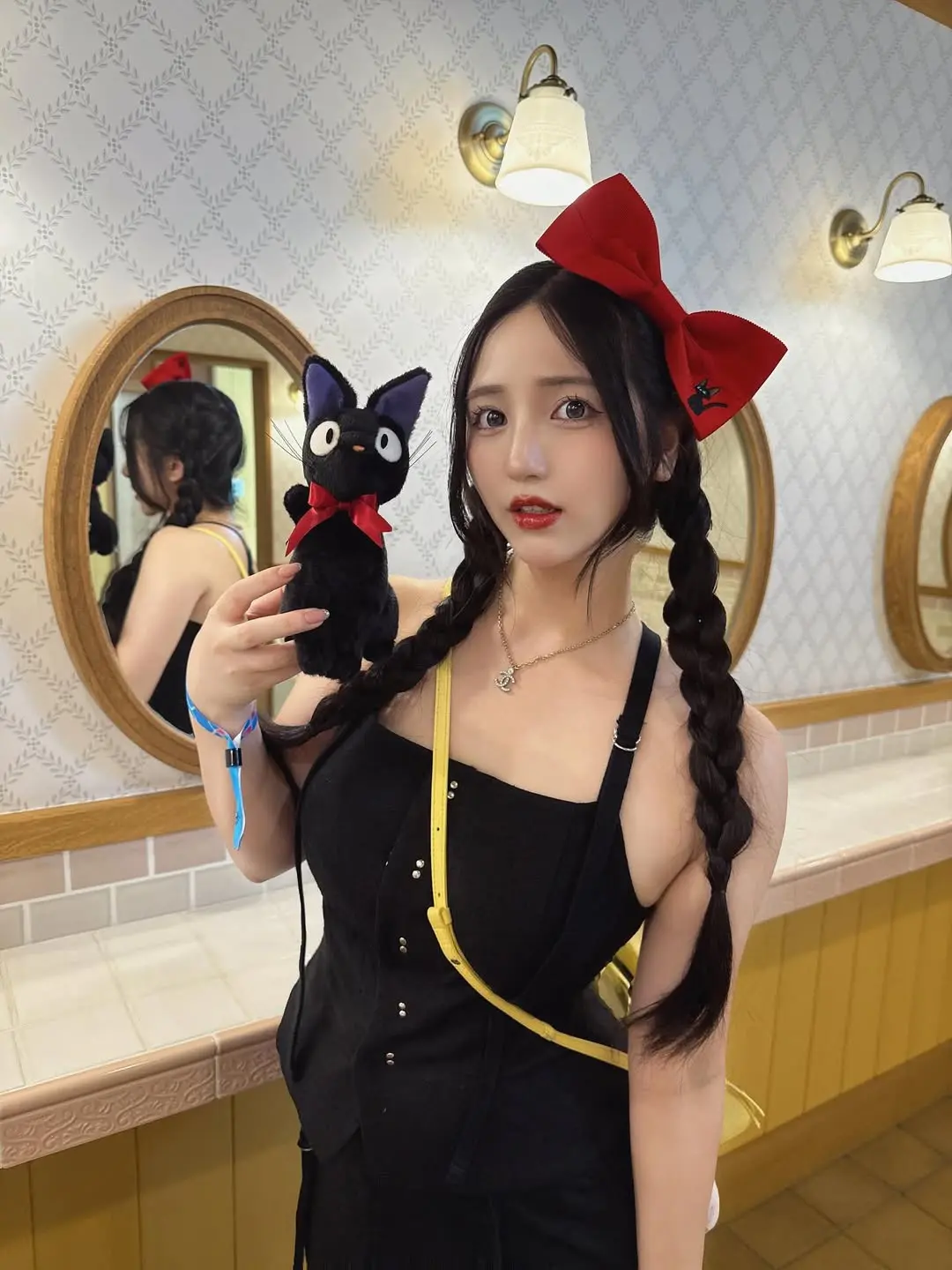 📷  𝐊𝐈𝐊𝐈🐈‍⬛🎀❤️