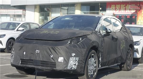 领克首款纯电SUV车型，定位为紧凑型SUV，与极氪X同平台生产，年内正式推出。内