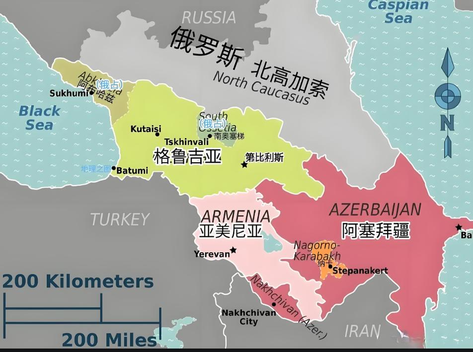 怪不得亚美尼亚和阿塞拜疆突然就跟俄罗斯翻脸了，原来这两国早就跟美国在一起了！据俄
