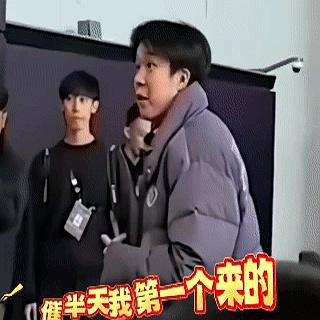 被催了一路赶抽签现场，王楚钦推开门直接傻了。
 
昨天下午WTT重庆冠军赛抽签，