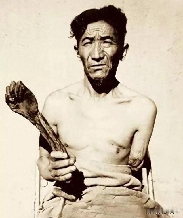 毛主席说“要尽快解放西藏的百万农奴！”王震说：可那里根本没有路，大部队进不去。毛