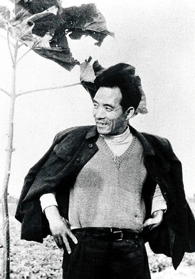 毛主席身边的好干部离世时万人痛哭磕头，曾在1979年被判刑十三年，2004年悼念