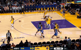 库里经典动作，投完三分扭头就走，手势更扎心
北京时间10月14日，勇士与湖人的季