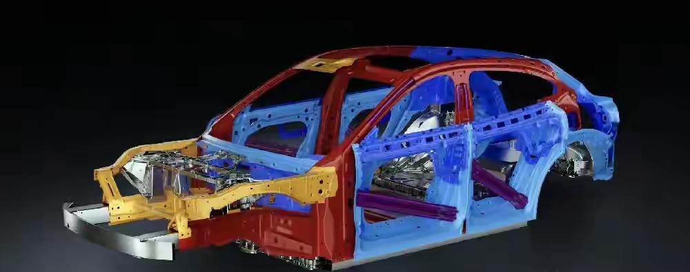 拆车视频里的YU7，那电池包的14层防护+17层绝缘，连军工级防弹涂层都用上了，