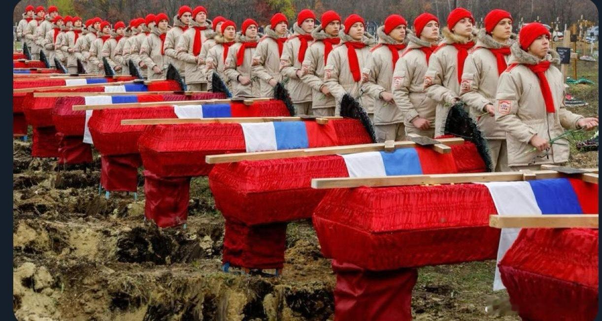 据说仅202 5年，就有几十万俄罗斯士兵阵亡，对于一个低生育率的国家来说，这是致