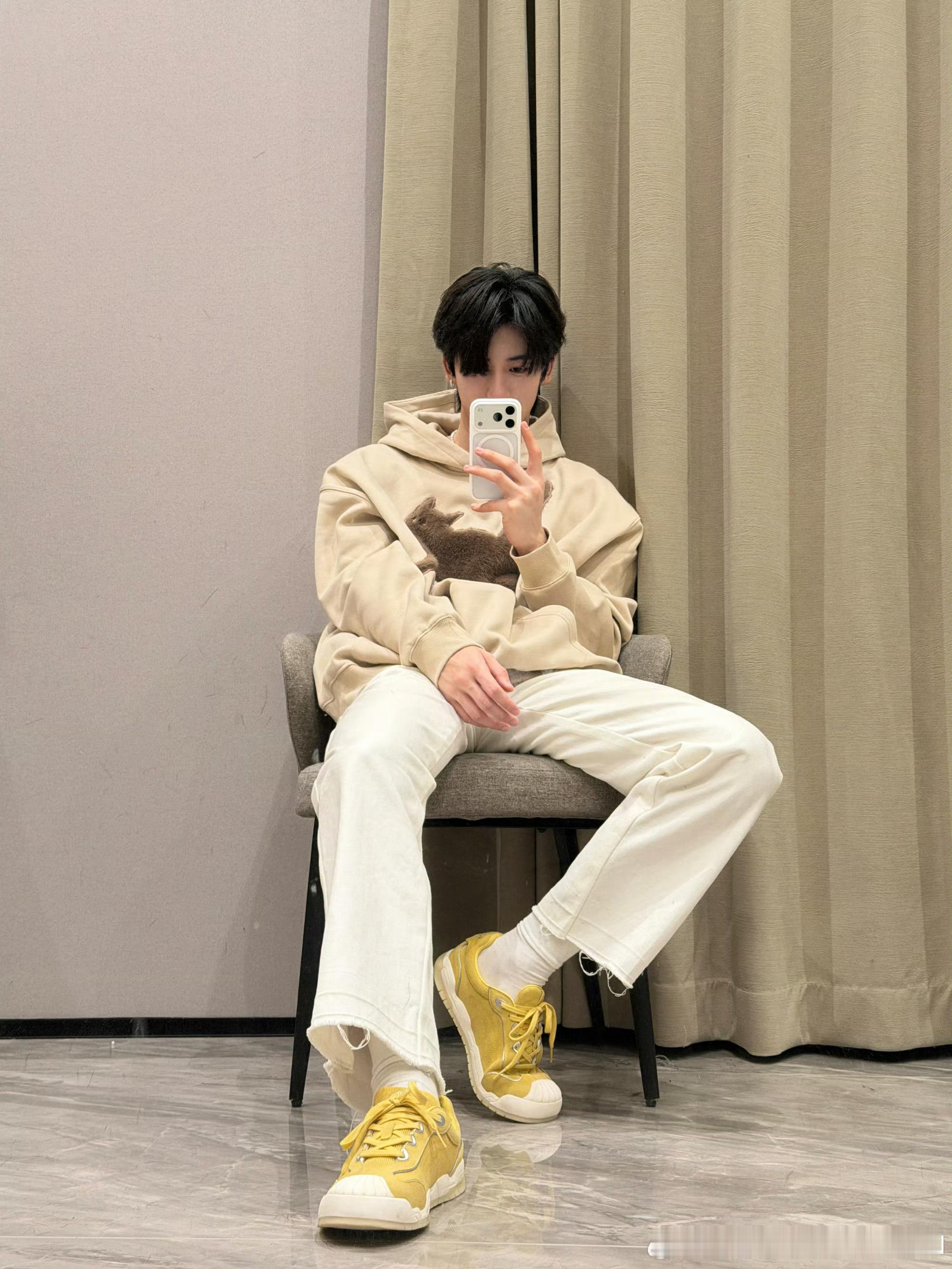 邓佳鑫和他的19   是两只可爱的猫咪🐱多多佳鑫