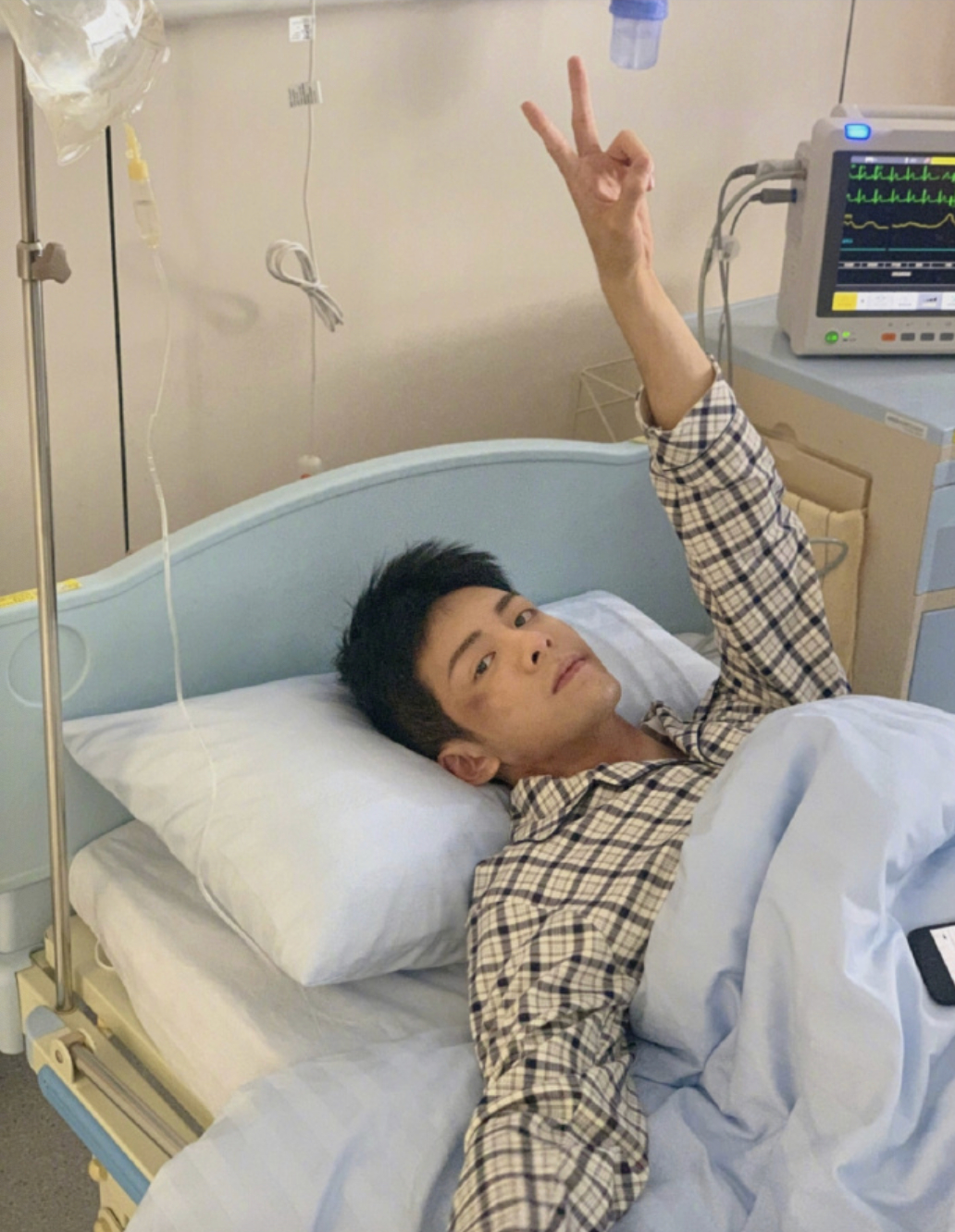 曾舜晞吃过的苦都算数 考古之前拍戏的经历，真的对得起“演员”这两个字，因为拍戏缝
