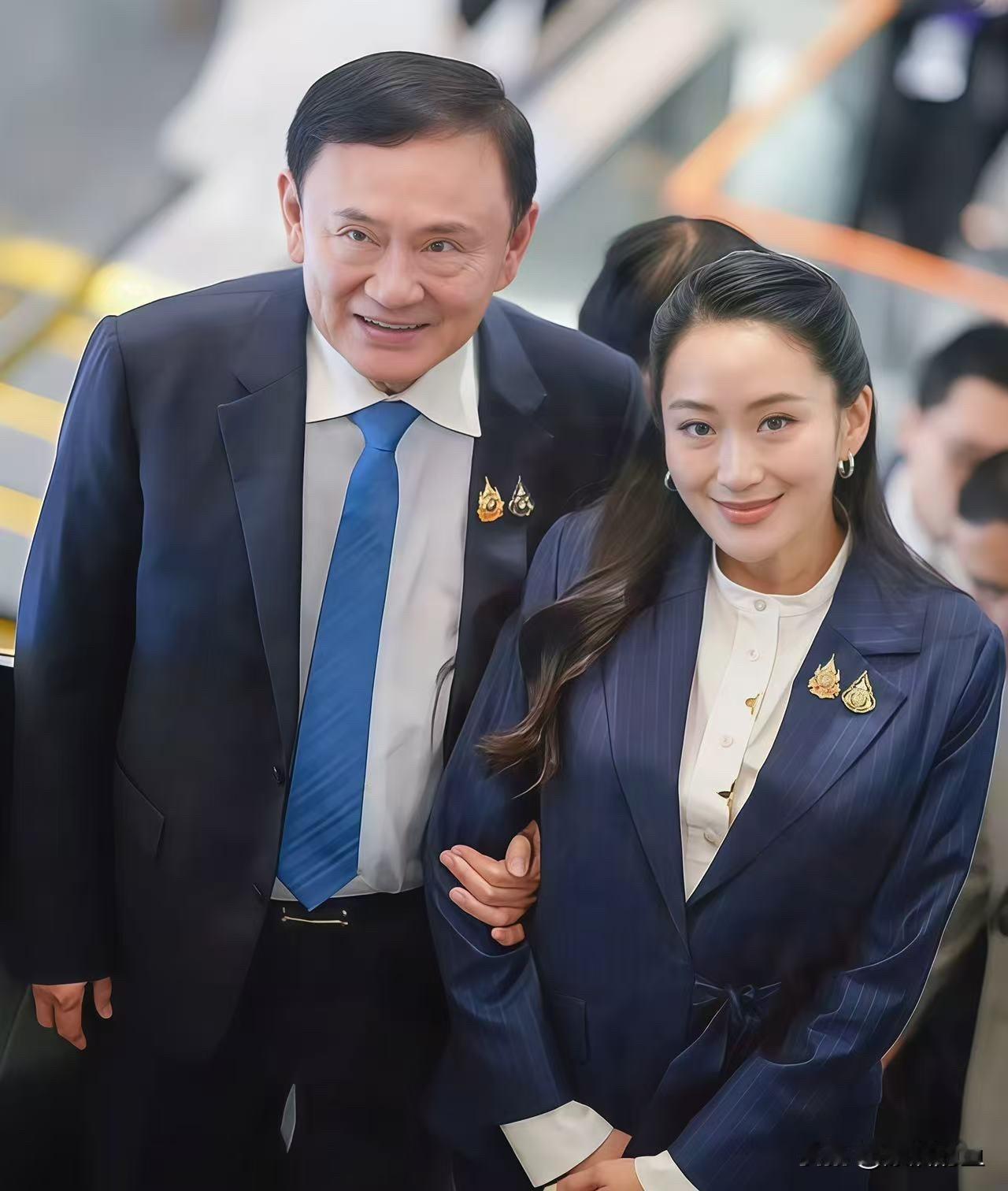 果不其然！
泰国传来不好消息！
11月17日对泰国前总理他信·西那瓦而言，堪称“