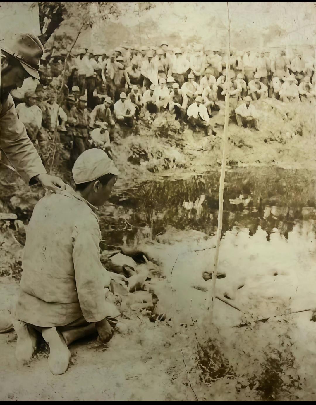 15岁少年冒死加洗日军南京屠杀铁证照片。这四张照片，正是罗瑾1938年...