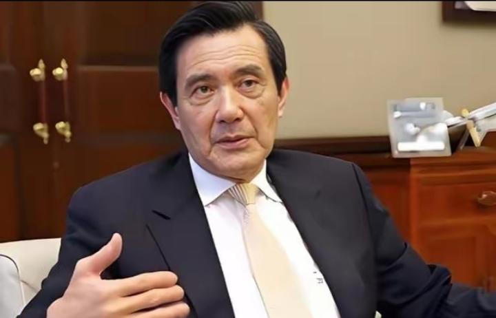 马英九最近一句话，又在岛内炸了锅。
他说：“不承认‘九二共识’，两岸对话就是空谈