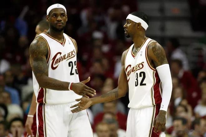认同吗？美媒：NBA75年来，最弱的五支总决赛球队！
1、骑士2015:2015