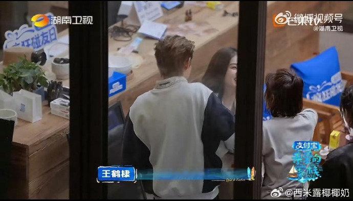 白鹿被安排的明明白白亲爱的客栈 白鹿神秘顾客身份秒翻车，刚进门就被套围裙洗碗，委