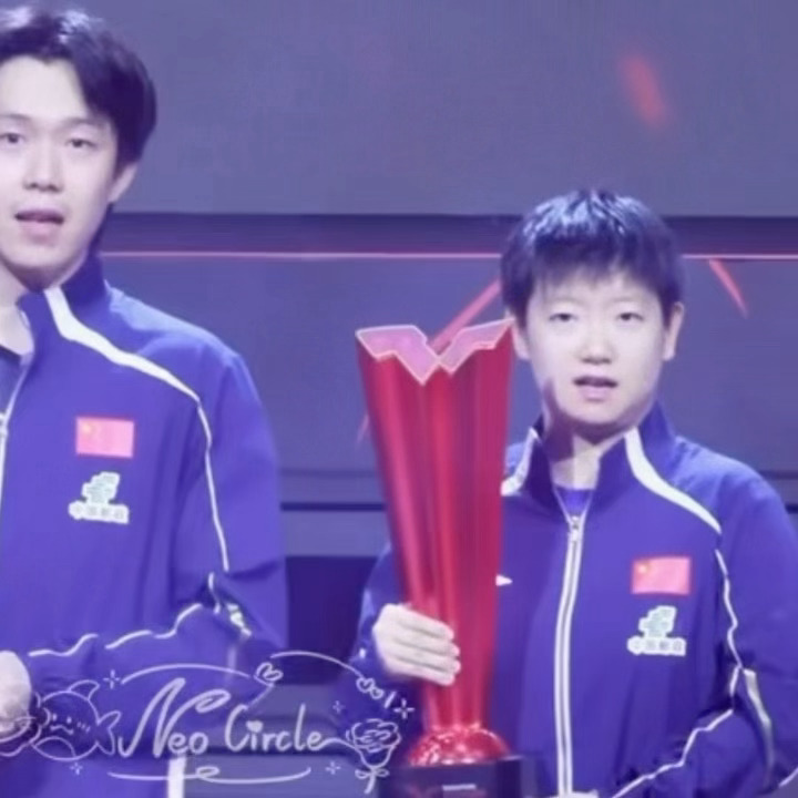 上一秒：女王👸🏻下一秒：甜妹🥰 