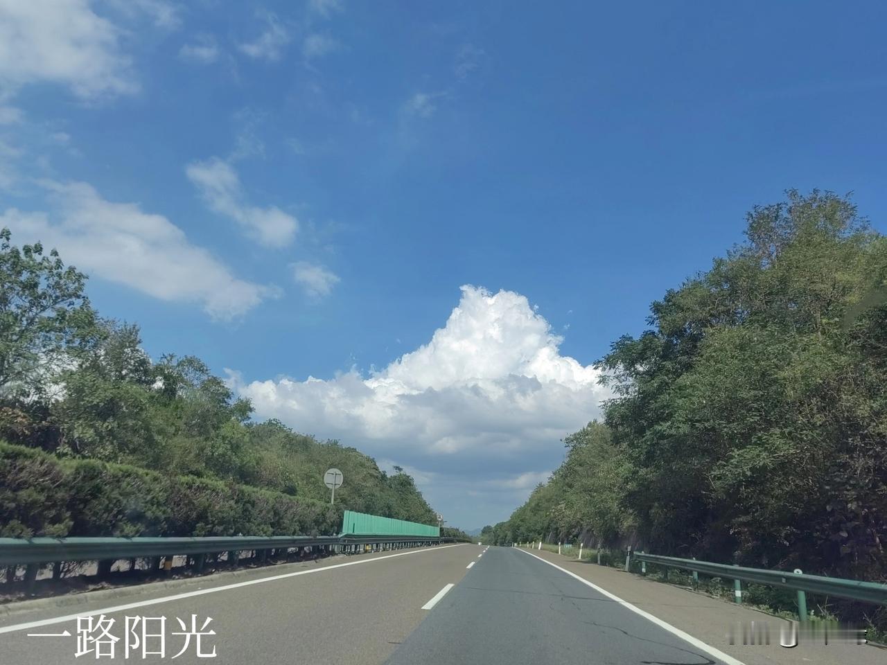 每次刷头条，只要看见描述头条写作的文章，都有点进去看看的冲动，心想，毕竟人家是传