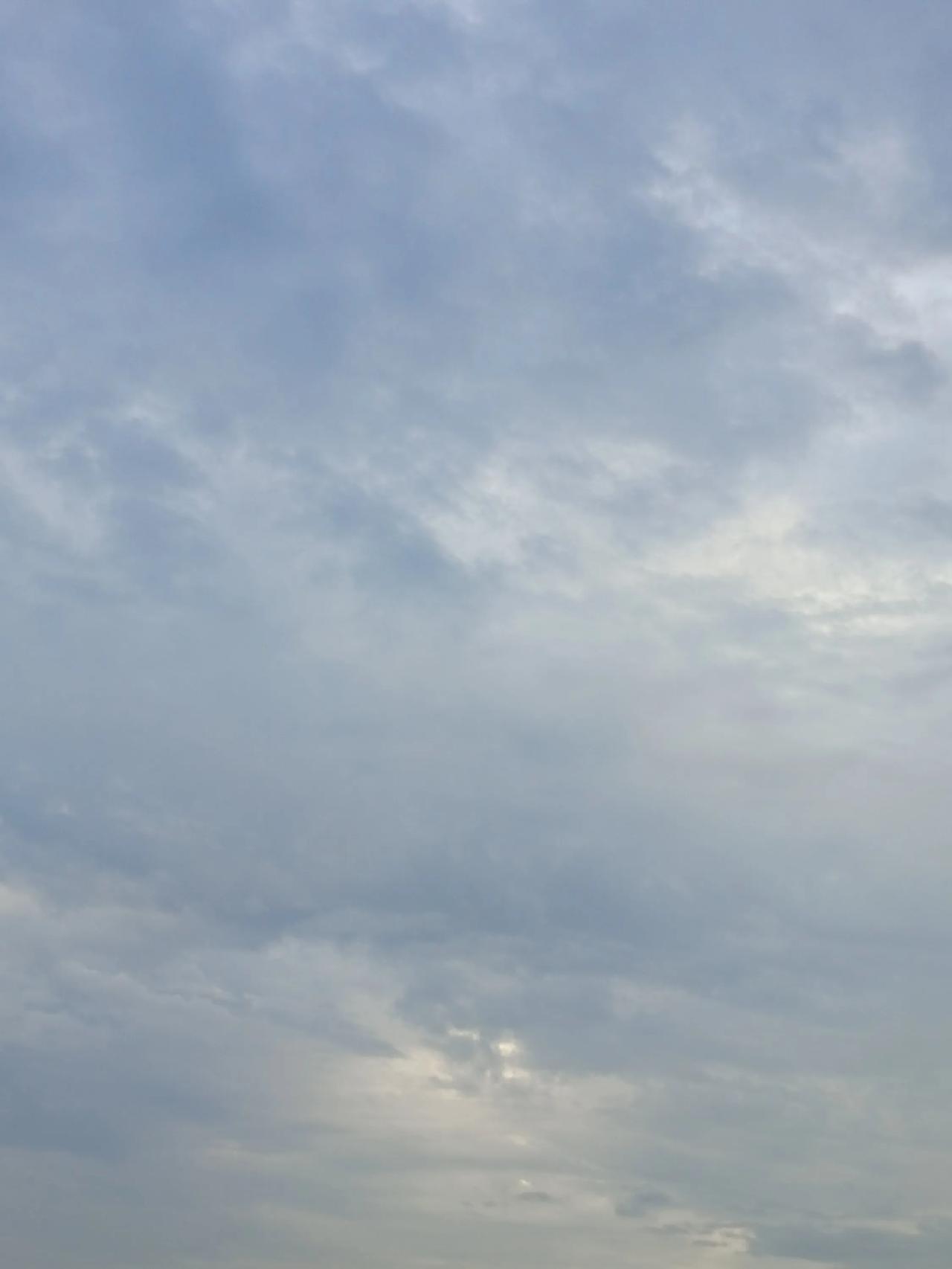 天空很蓝，云朵很美#今天天空美不美#