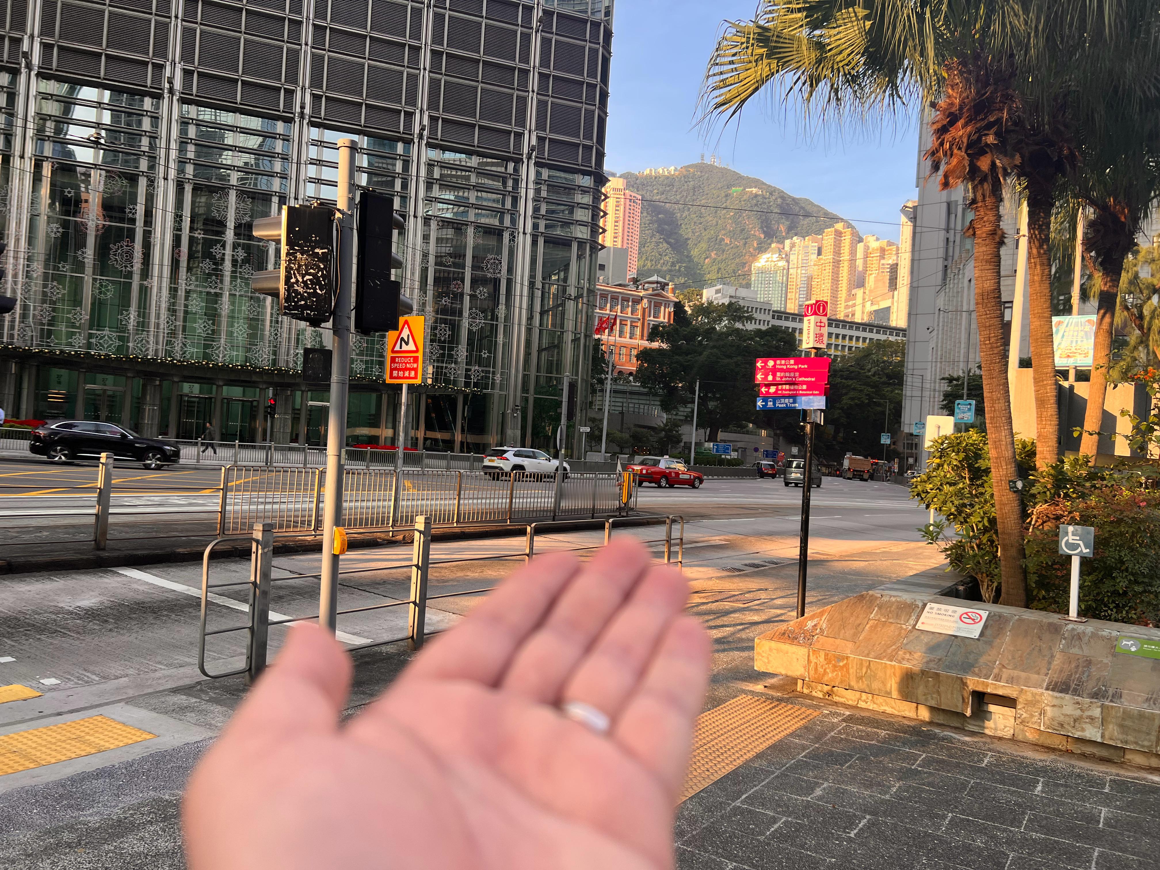 存储芯片暴涨后回调原因特朗普通知国会伊朗战事重新爆发 《三星海力士稳，则全球稳》