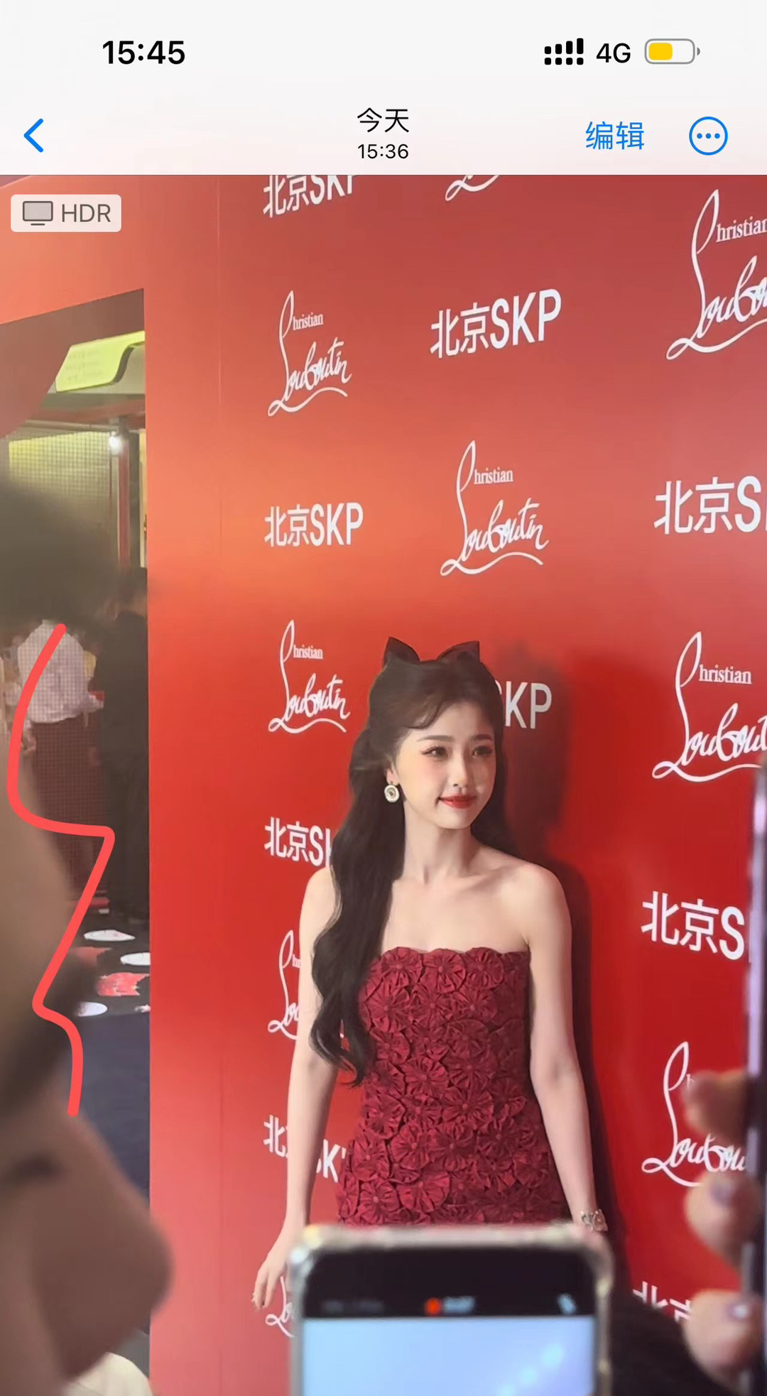 #虞书欣[超话]# 卧槽了 群里看到的生图虞书欣真公主来了！！！！！ ​​​