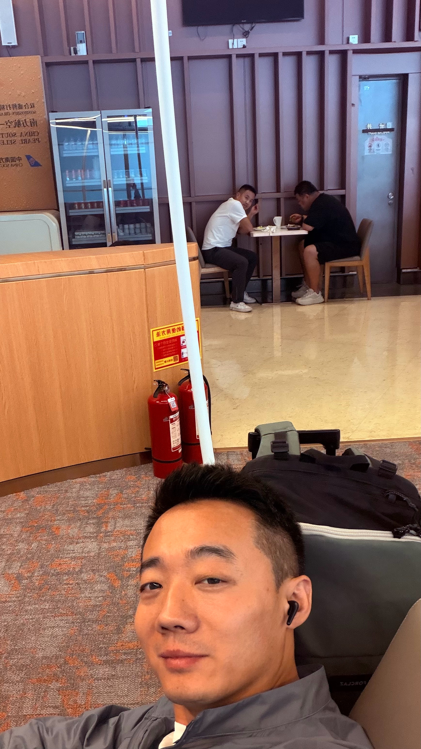 本来说带他们去吃点好吃的！一转眼俩人吃上了胖是有原因的！！！