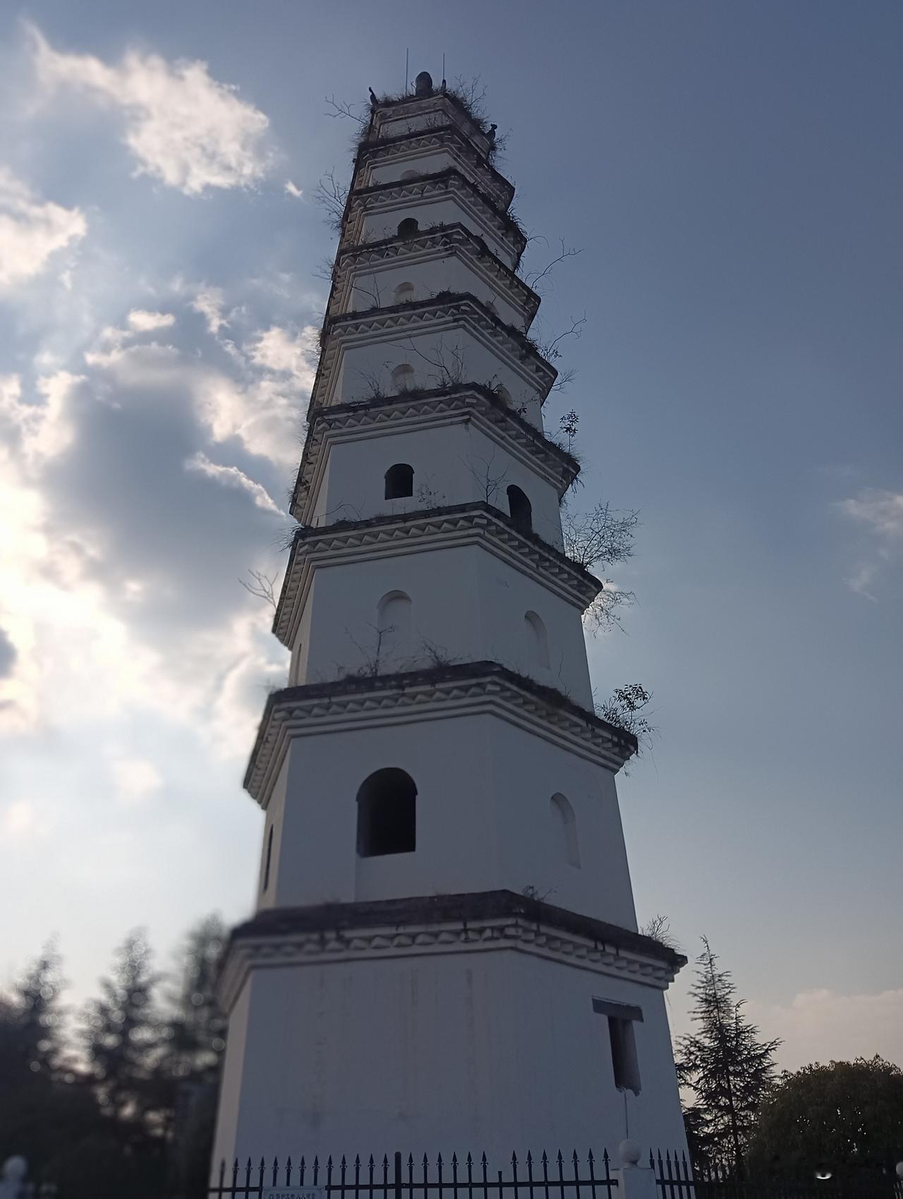 人这一辈子
有人说：
贪小便宜不算事，
吃过一次亏，
我记了半辈子。
 
当初总