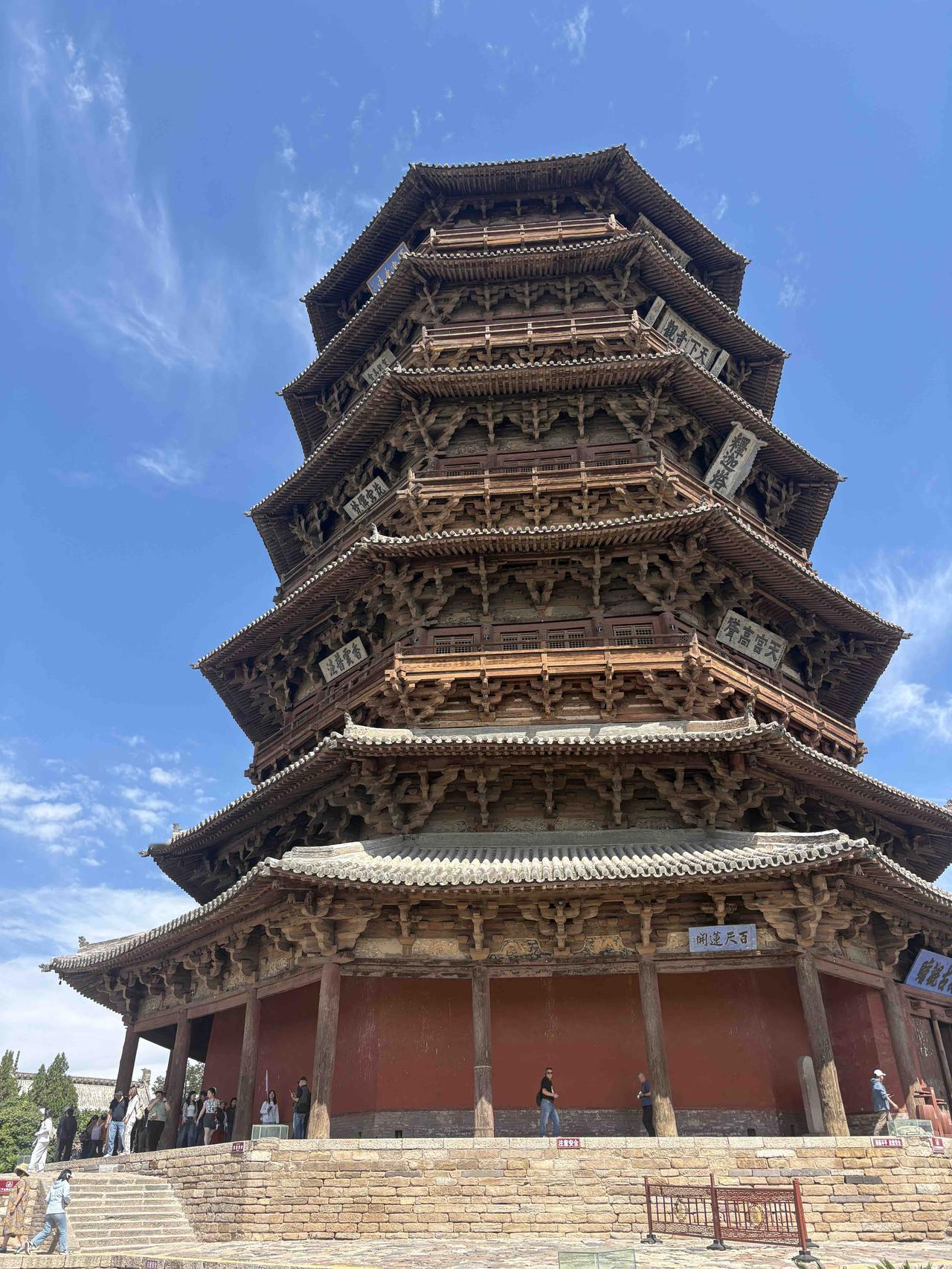 山西应县木塔据说和埃菲尔铁塔以及比萨斜塔齐名。