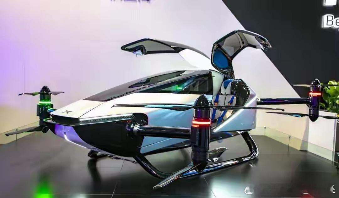 eVTOL（电动垂直起降飞行器）是以电力驱动和垂直起降为核心技术特征的新型航空器