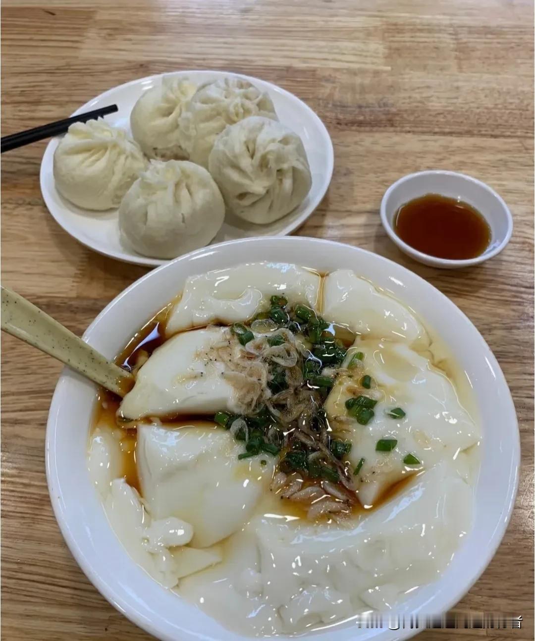 我理解的幸福，都藏在了日常的小日子里
 
以前总觉得幸福得是多大的事儿，比如赚大