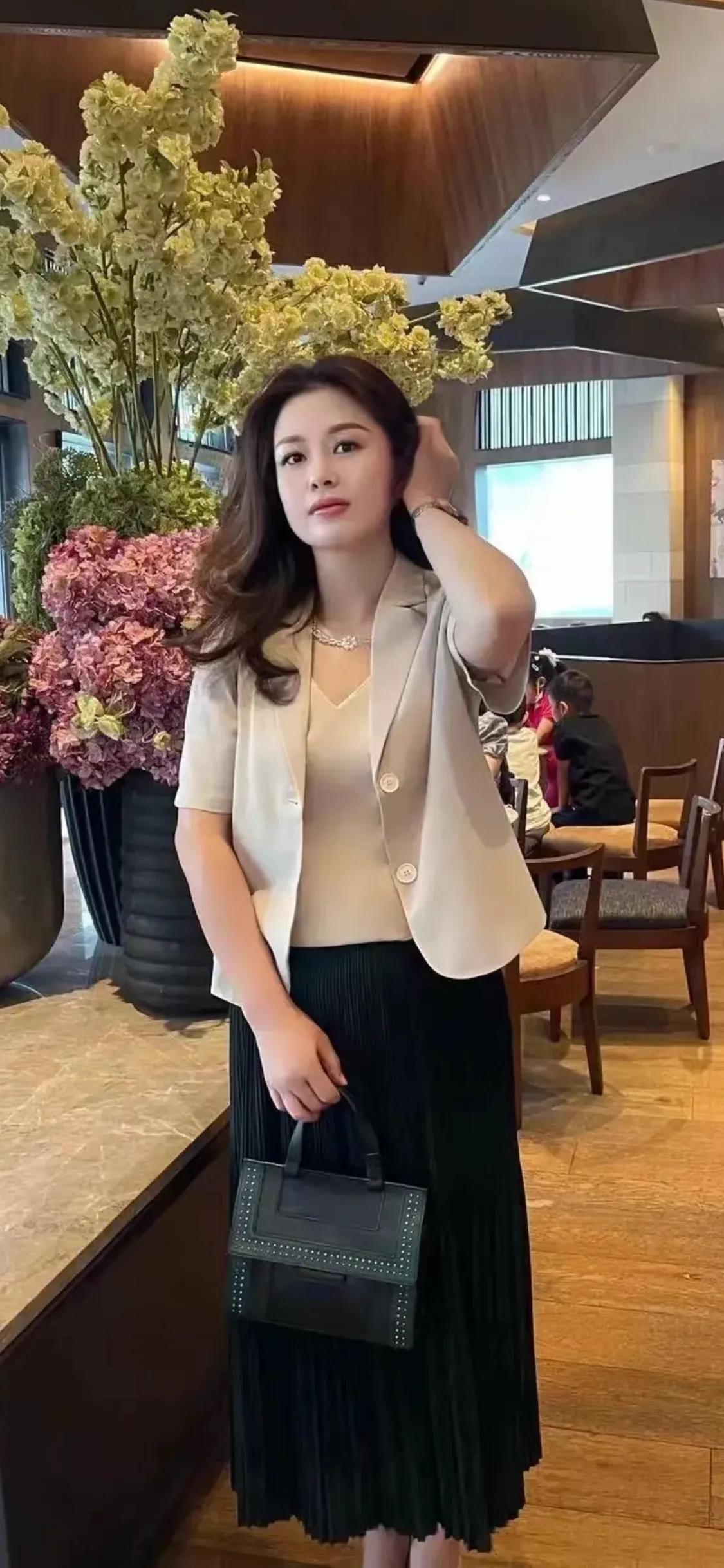 男人为啥对自家的婆娘都不好色呢？
不论男人曾经多么热烈的追求你，一旦把你娶回家，