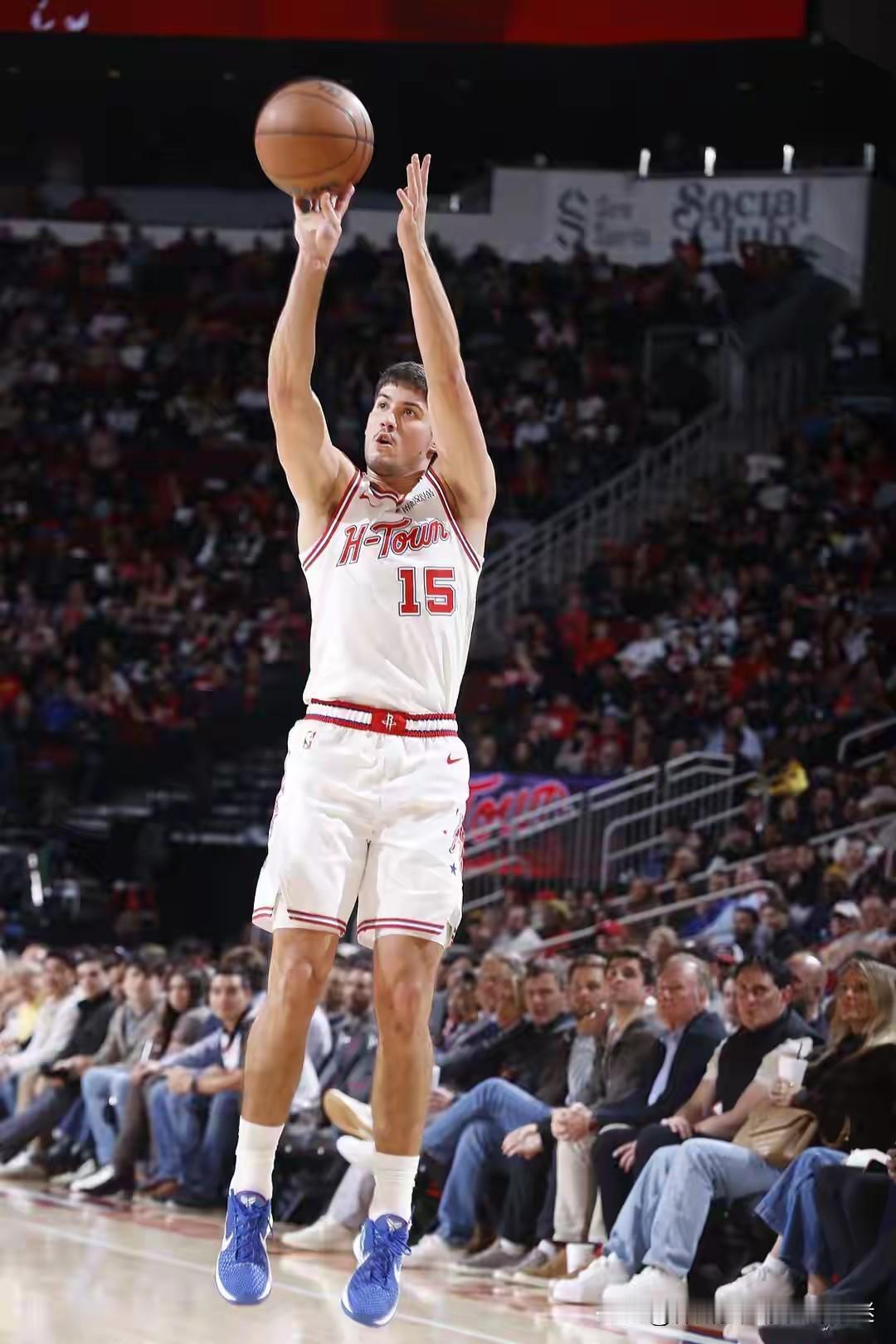 乌杜卡解释最后时刻落后三分，不让谢波德上场的原因。因为当时情况，他相信场上球员可