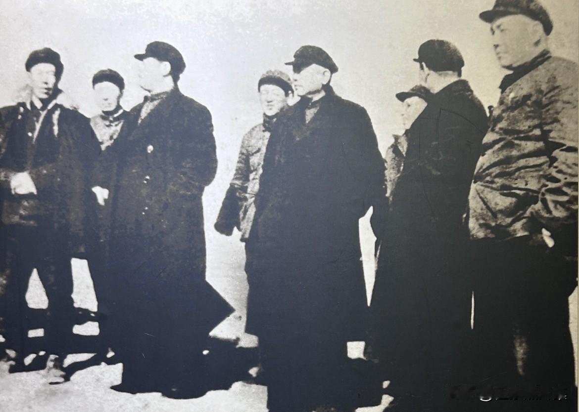 1988年4月16日李先念在河北省滦县农村视察，他经常深入工农业生产第一线，指导