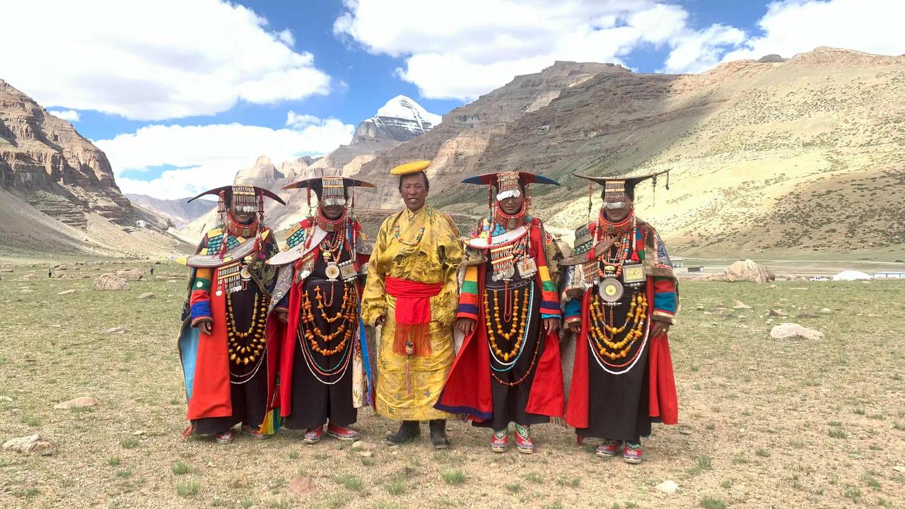 25 公斤的非遗华服！普兰服饰美到窒息😍
9月28日夜晚这场阿里普兰的服饰是真