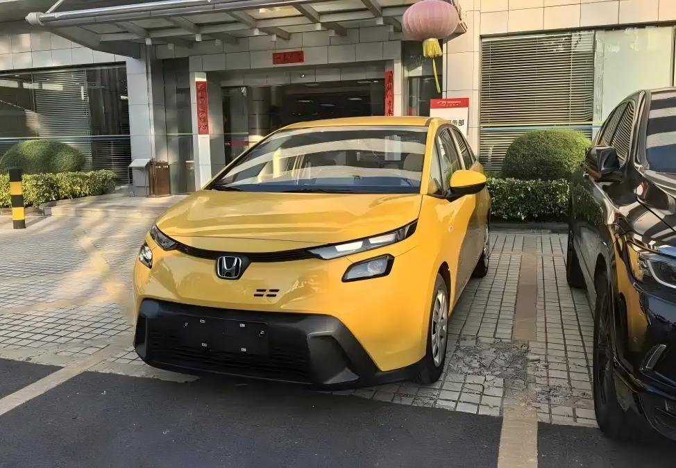 新款本田飞度正式上市！外观造型更个性，搭载全新悬浮式中控屏


近日，我们从本田