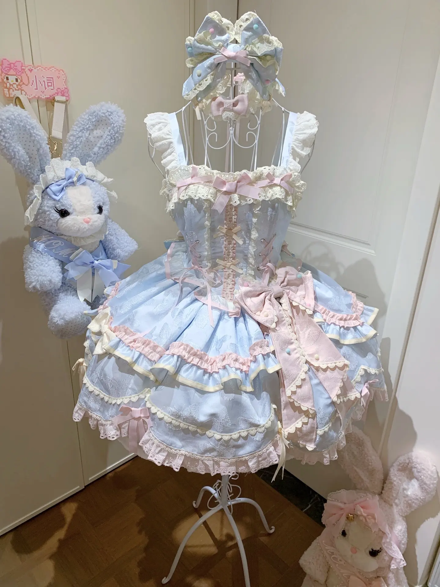 蓝色奶油卷细节展示。