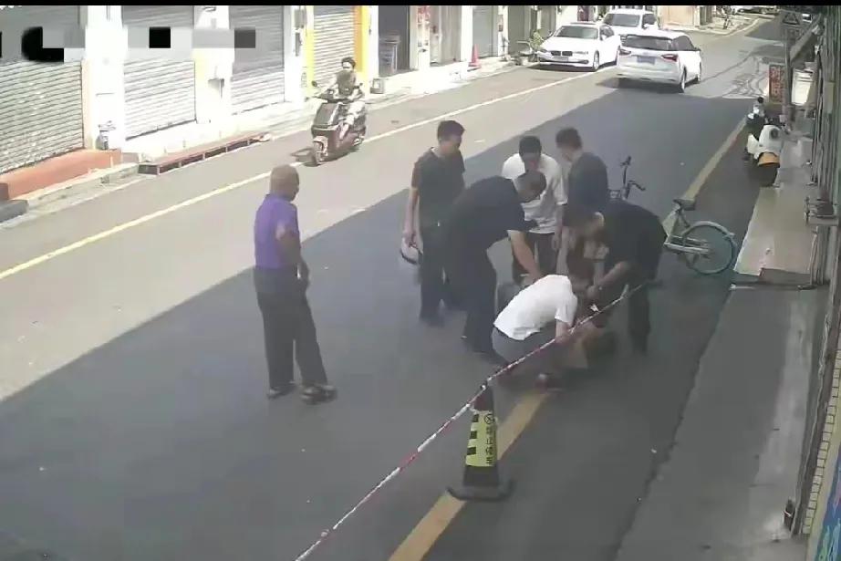 79 岁“影帝”的反诈传奇

在这个看似平凡的日子里，广东省江门市却上演了一场精