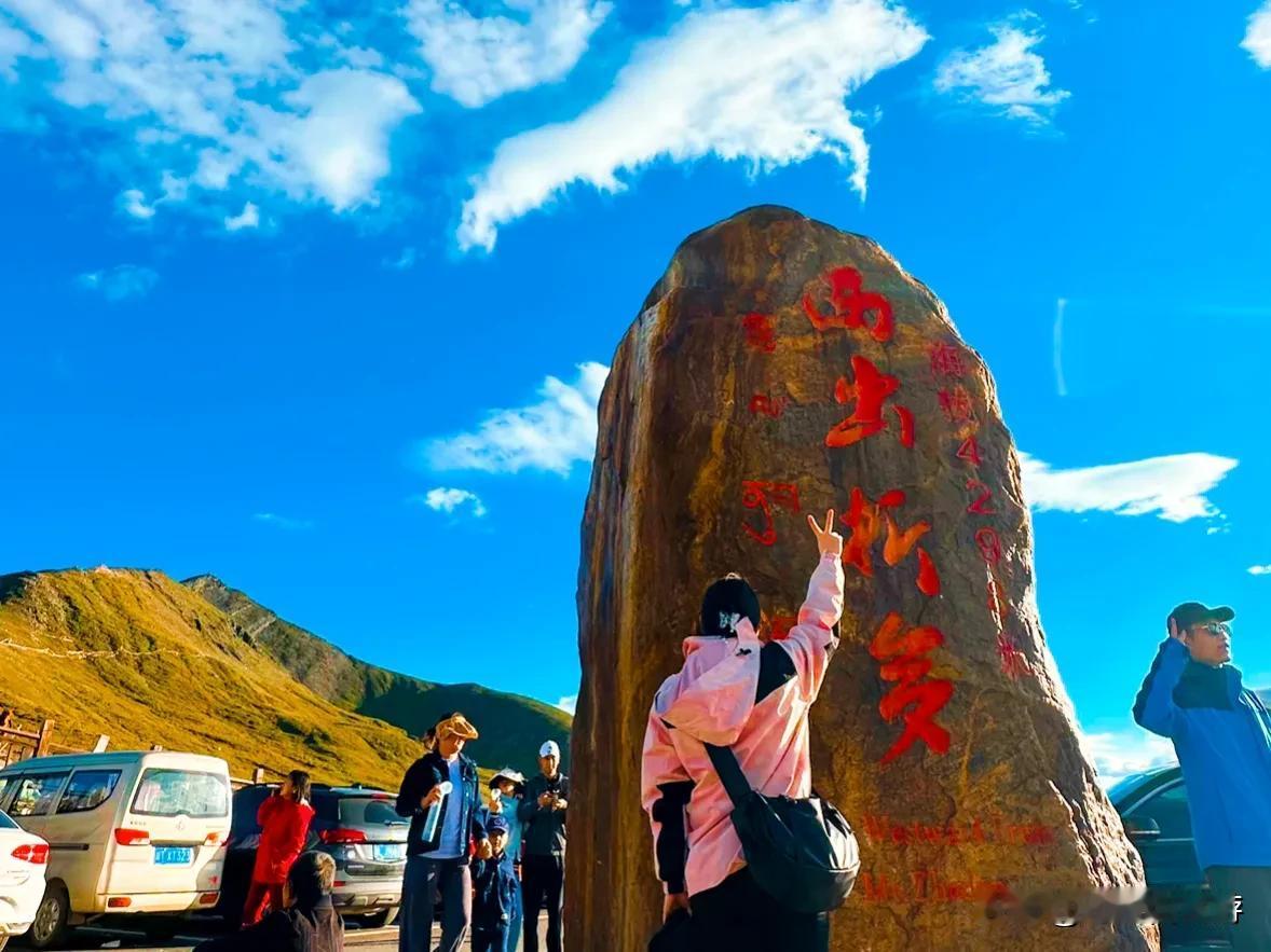 小两口抱怨，在折多山超了6次大货车，都没超过去，他开的是一台2.4L欧蓝德，他说