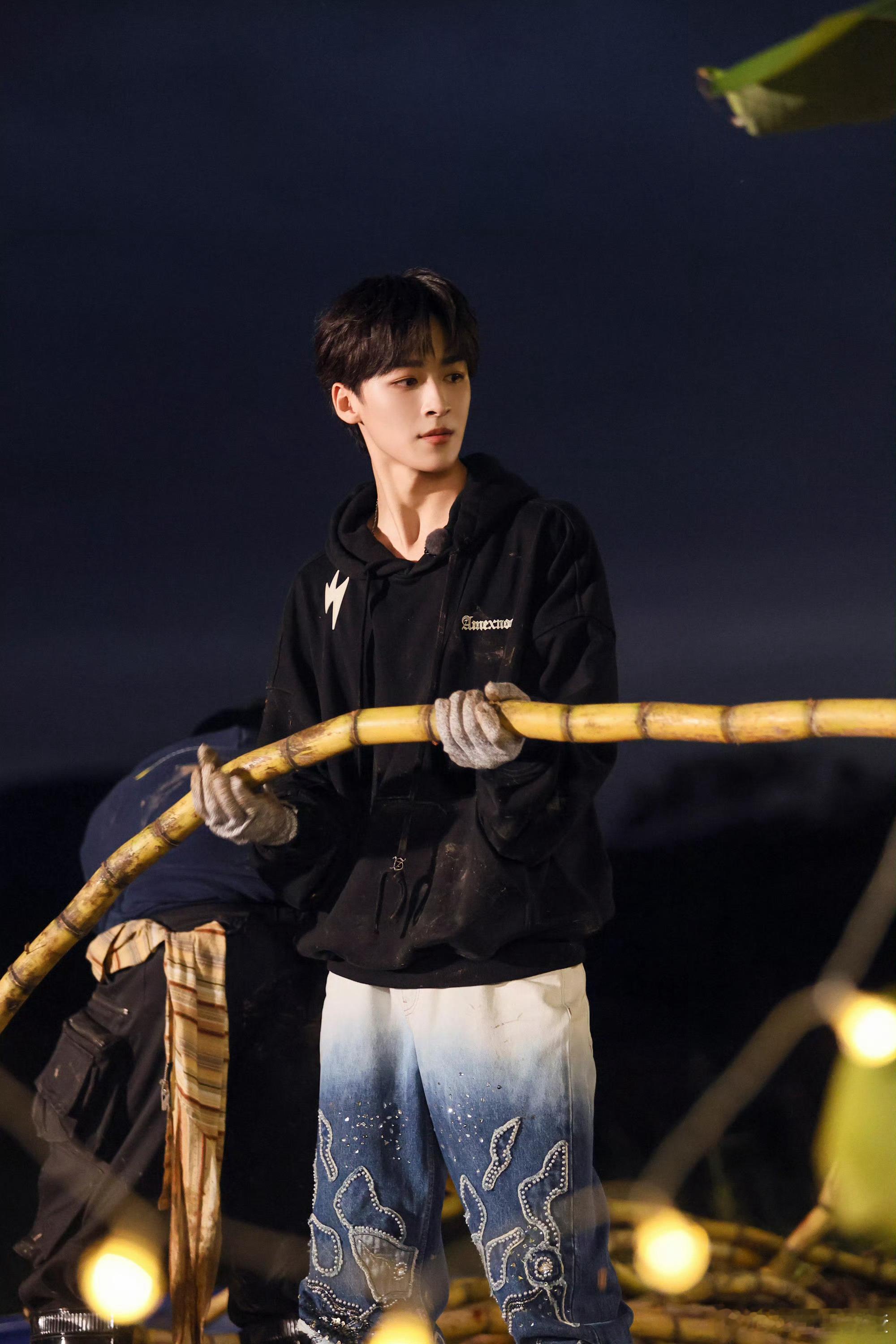 何洛洛 蘑菇屋绝命毒师 蘑菇屋厨房被何洛洛“承包”！炒方便面时毫不含糊，想起当年