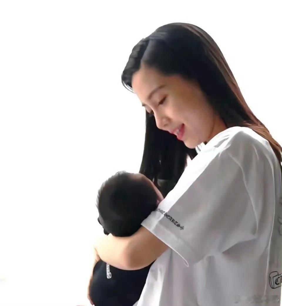 ｜ 首先不要太过关注艺人的私生活其次聚餐而已不需要如此关注Angelababy对