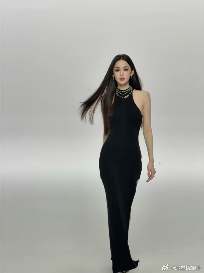 娜扎 live的神真的被娜扎美了一大跳，很难拒绝娜扎姐姐的神仙颜值，这组live