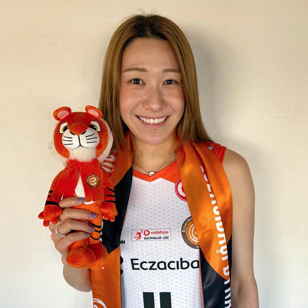 土耳其伊萨奇巴希女排俱乐部官方宣布签约日本女排主攻手石川真佑。清松带你看排球