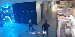 心提到嗓子眼了！
短短十几秒，就是一个人的两辈子。
11月20日晚上9点11分左