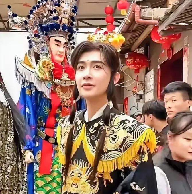 人民网：网红扮“赵世子”引众怒，文化底线岂容触碰！




援引人民网文章《人民