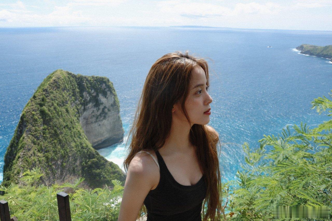 没有不夸欧阳娜娜的义务 内娱审美标杆欧阳娜娜！自带艺术家的敏锐和天分，这次江苏跨