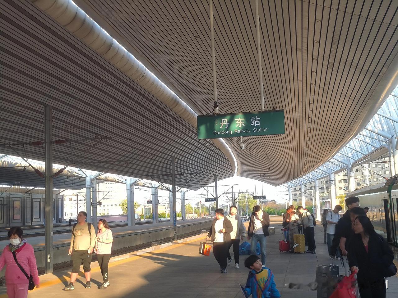 天津出租车怎样才能走出目前困境？这几天我在五线城市丹东去旅游，发现丹东出租车牌照