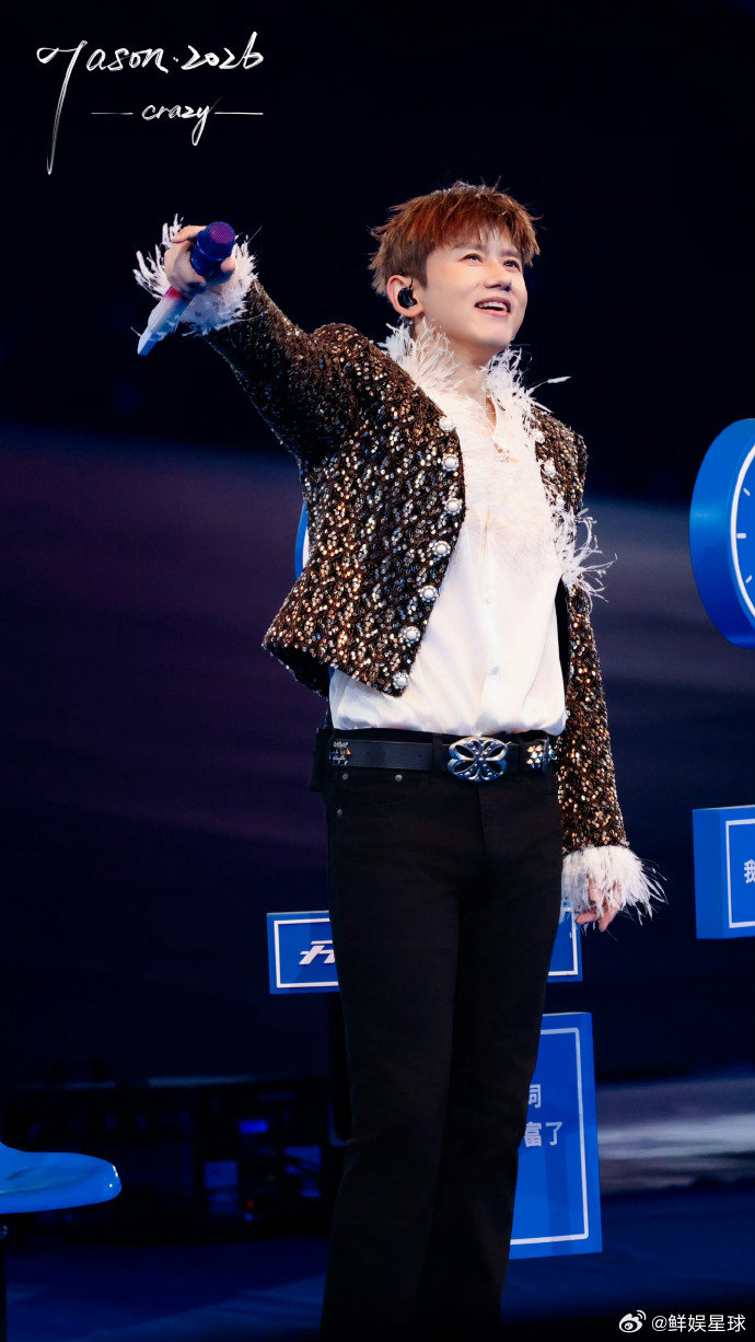 张杰张杰热血开场鸟巢连开第七场状态依旧封神！《驭风歌》热血开场，动态火车直冲舞台