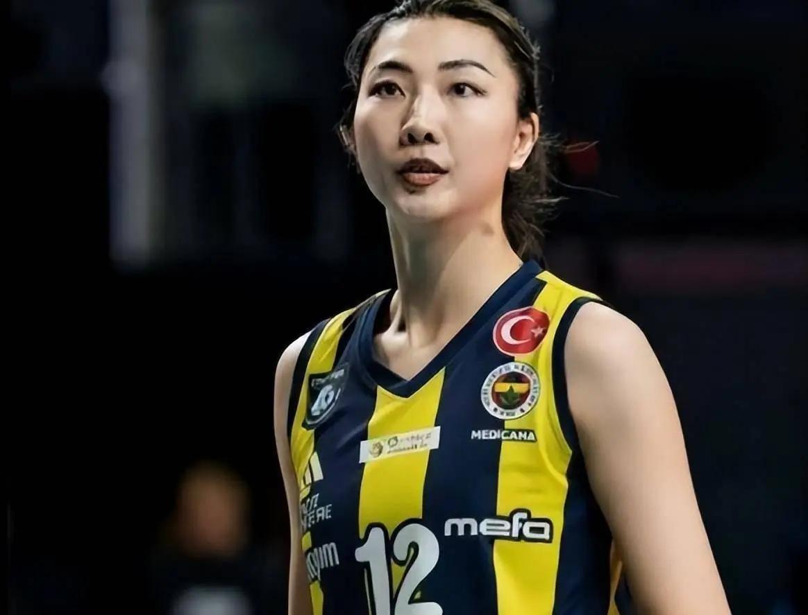 意外！朱婷、袁心玥竟然未在国内任何排球队注册，或今后无缘国内赛事及代表国家队参赛