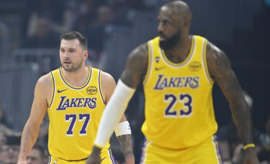 差距一目了然！湖人110-113惜败太阳，詹姆斯跟东契奇的数据对比！
 
北京时