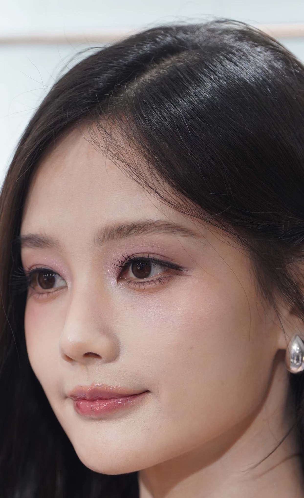 连泪沟和口角囊袋也没有，36岁这个高清相机生图状态什么水平？ ​​​