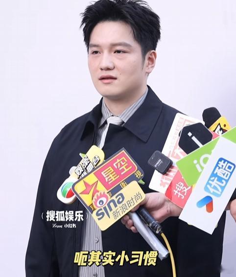 樊振东谈跨国比赛出行习惯 樊振东说，跨国比赛最在意的不是带什么，是行李能不能安全