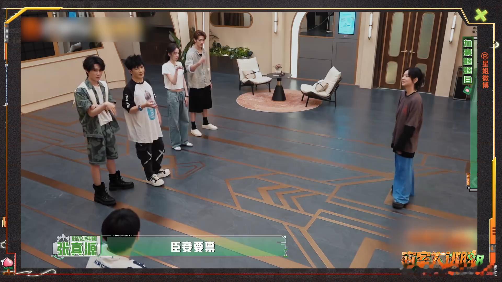 娜扎担心彭昱畅娜扎特意摘下手套为彭昱畅鼓掌密室大逃脱密室这段好暖心，彭昱畅需要爬