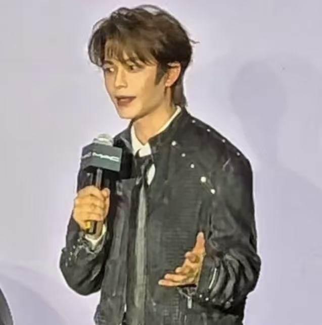 这就是“让人季度到发疯开黑贴的美貌”🤣🤣 ​​​